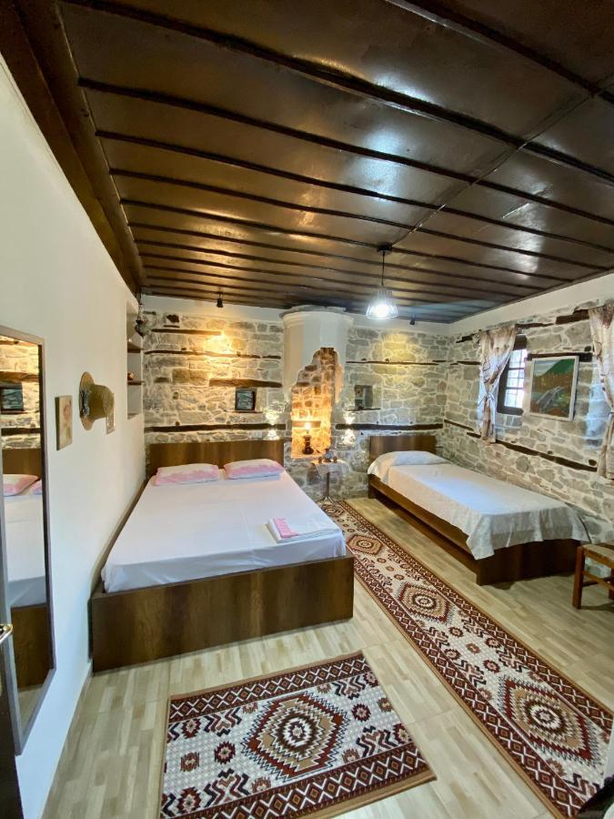 Restaurant & Guest House Semani Berati Exterior foto