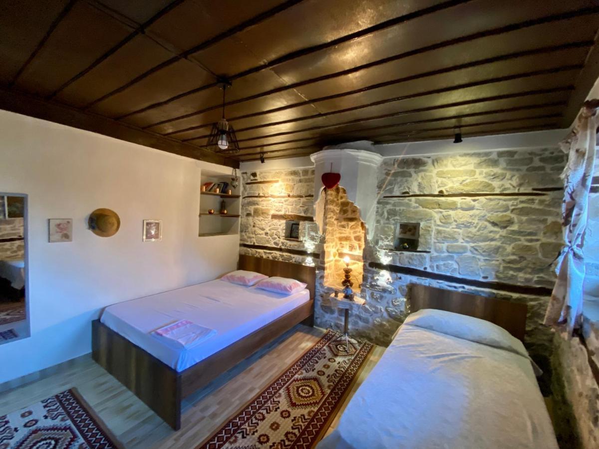 Restaurant & Guest House Semani Berati Exterior foto
