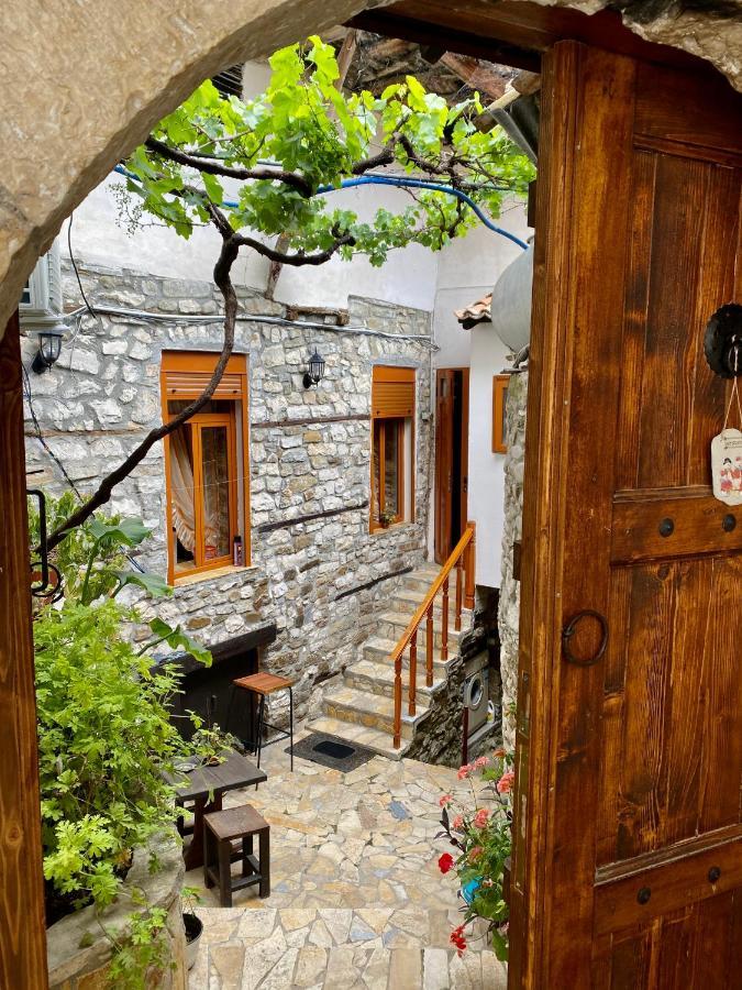 Restaurant & Guest House Semani Berati Exterior foto
