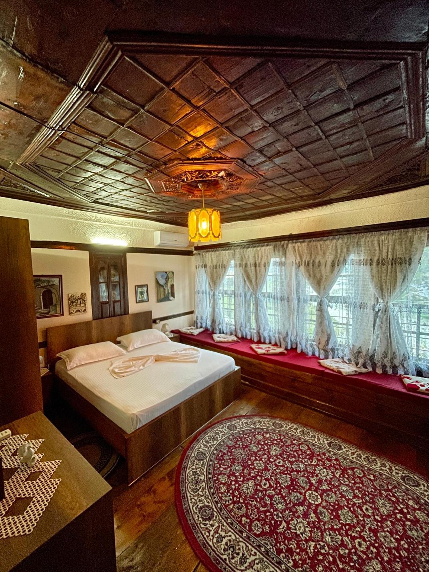 Restaurant & Guest House Semani Berati Exterior foto