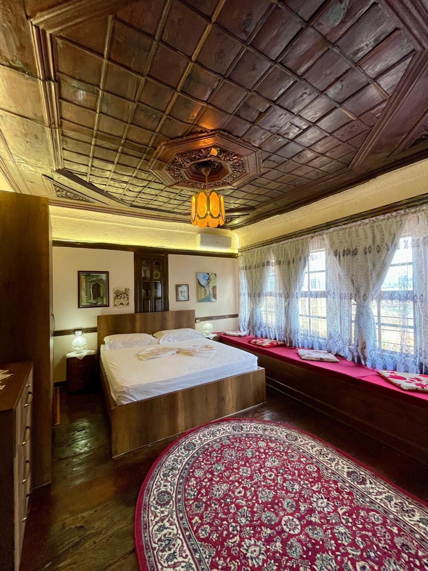 Restaurant & Guest House Semani Berati Quarto foto