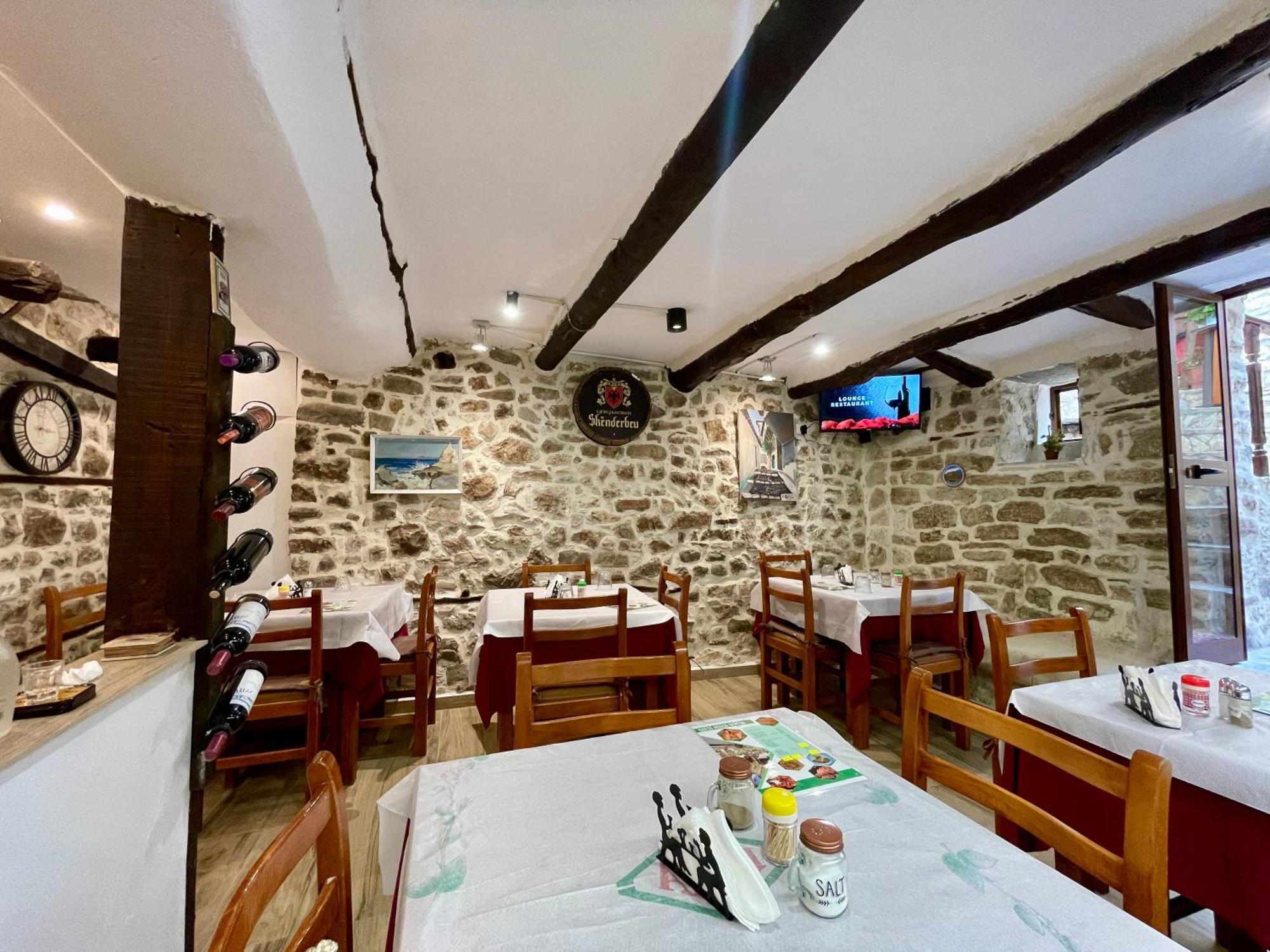 Restaurant & Guest House Semani Berati Exterior foto