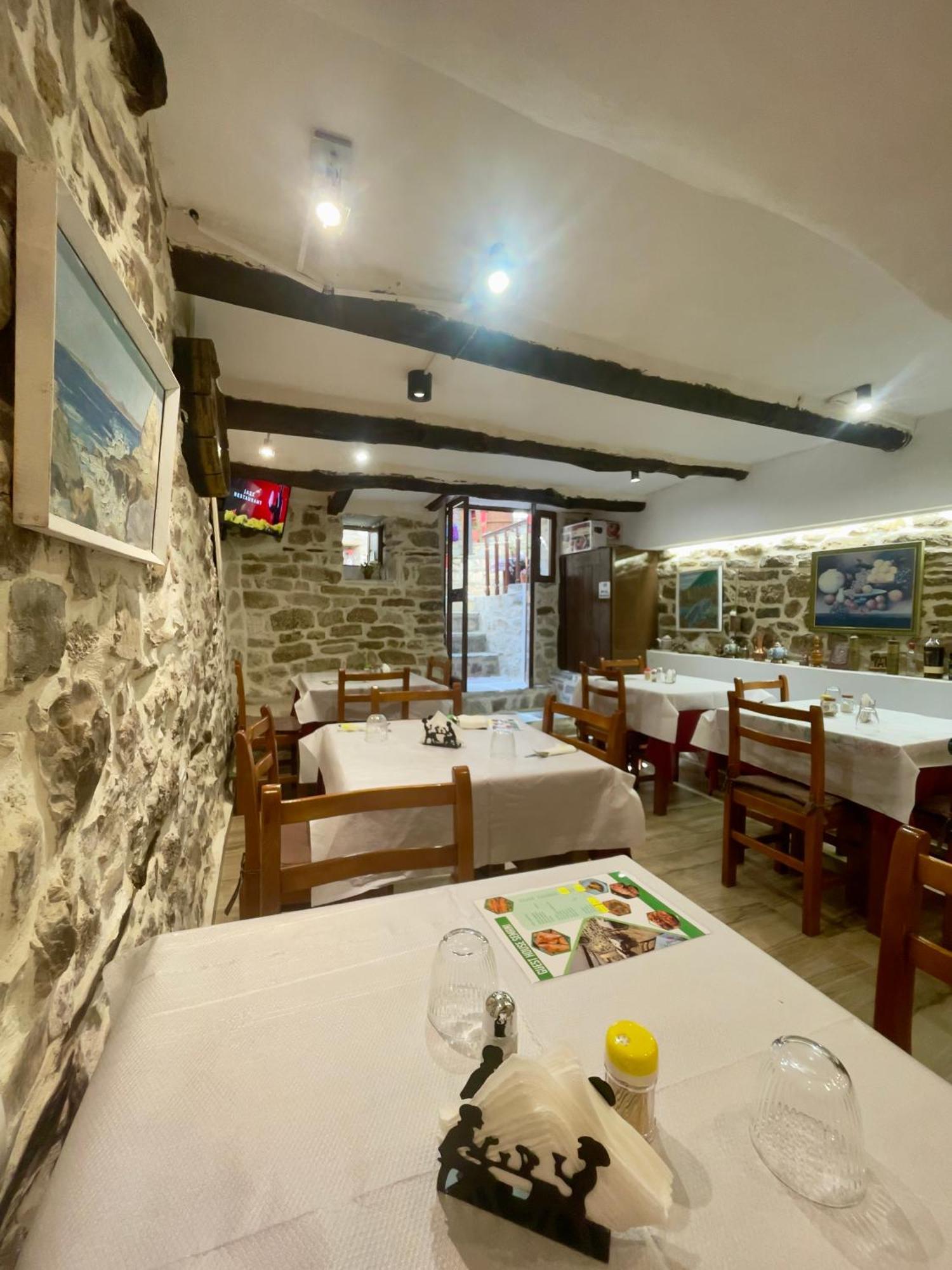 Restaurant & Guest House Semani Berati Exterior foto