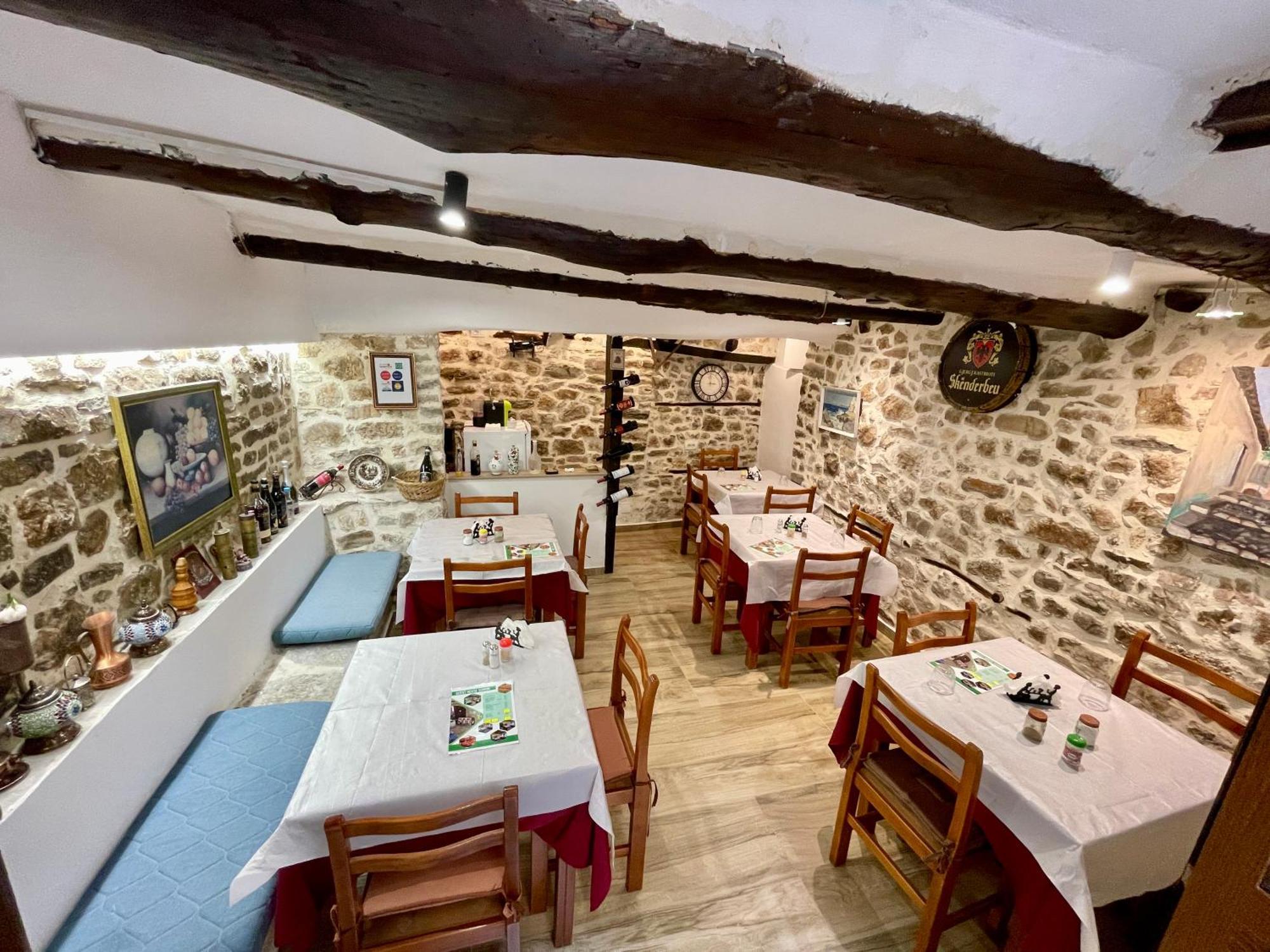 Restaurant & Guest House Semani Berati Exterior foto