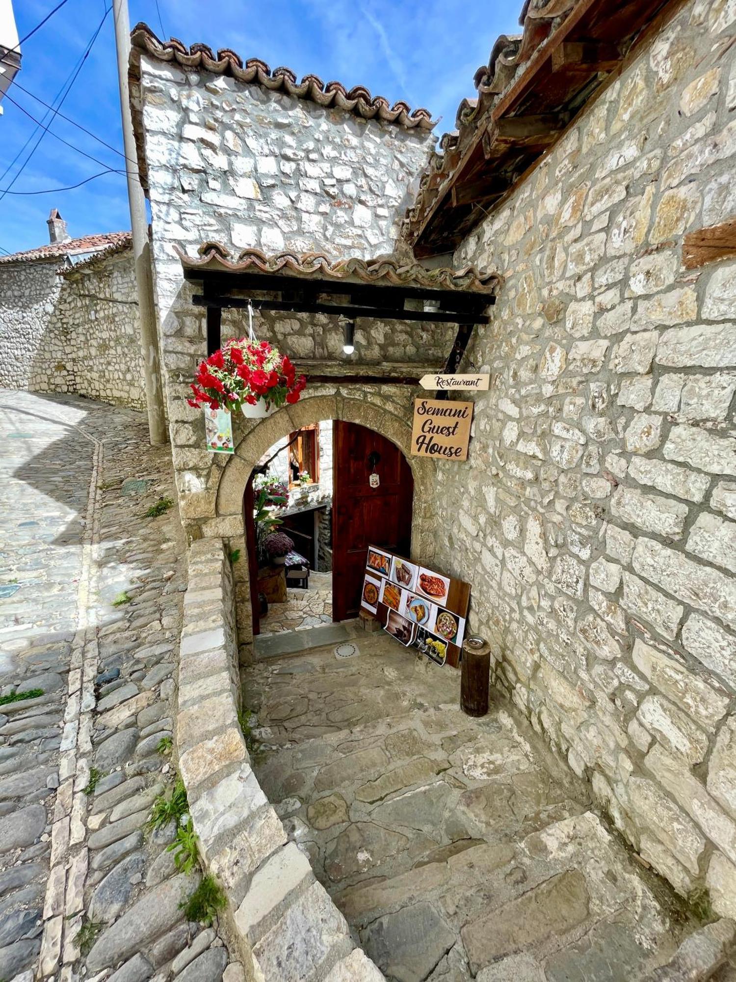 Restaurant & Guest House Semani Berati Exterior foto