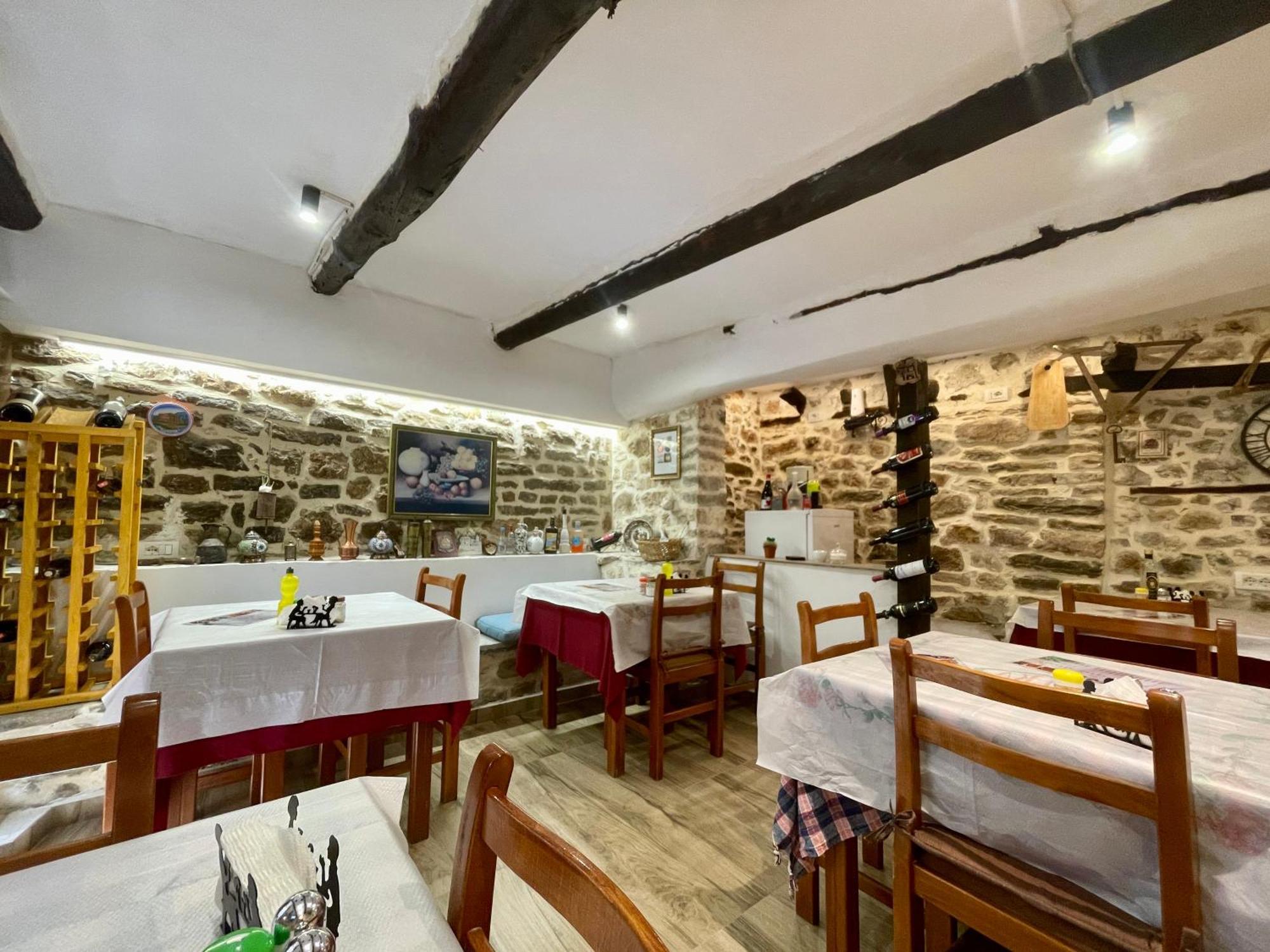 Restaurant & Guest House Semani Berati Exterior foto