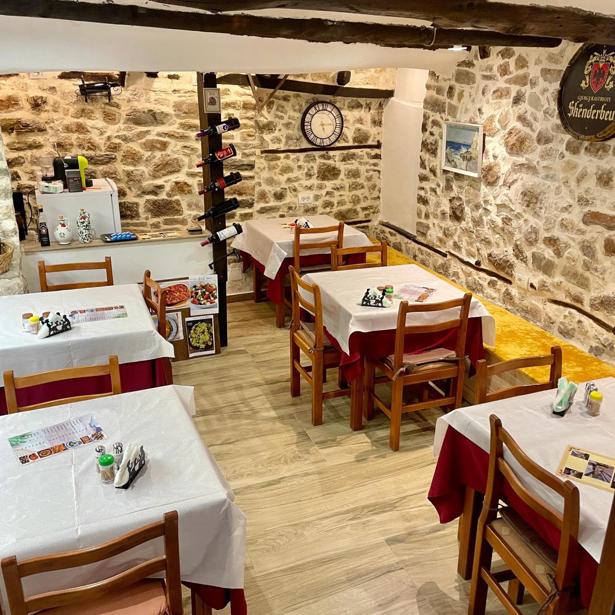 Restaurant & Guest House Semani Berati Exterior foto