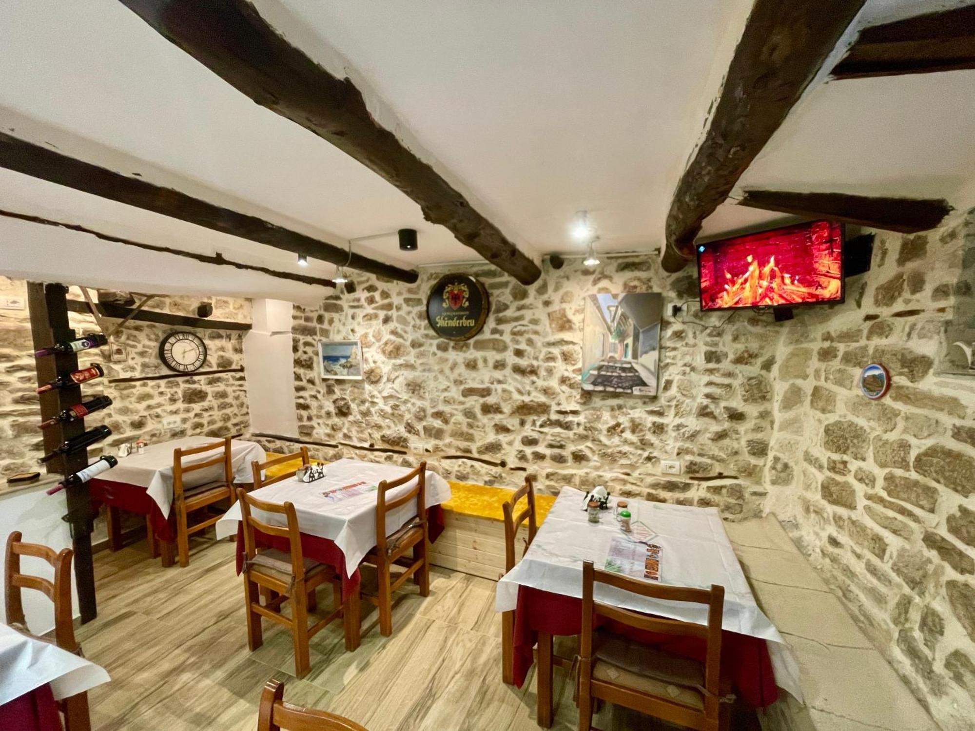 Restaurant & Guest House Semani Berati Exterior foto